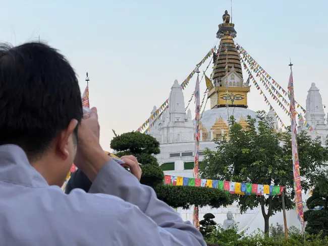 Một đêm và một ngày trên miền đất Tây Thiẻn
