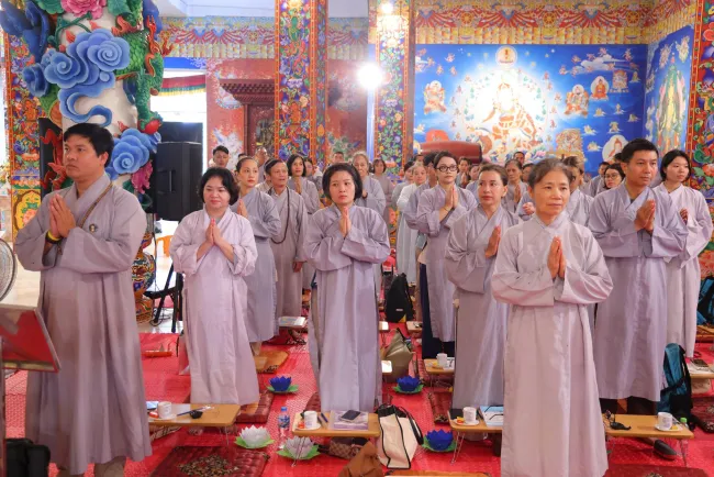 Hàng trăm Phật tử dự lễ khai giảng khóa học Tam thừa tại Đại Bảo tháp Tây Thiên