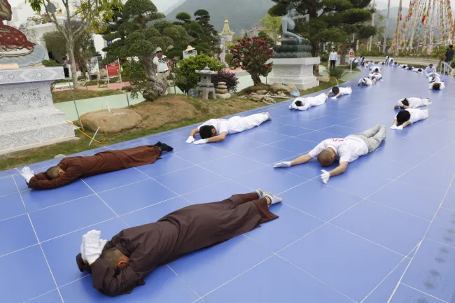 Yoga đỉnh lễ Phật - Thân khỏe, tâm an