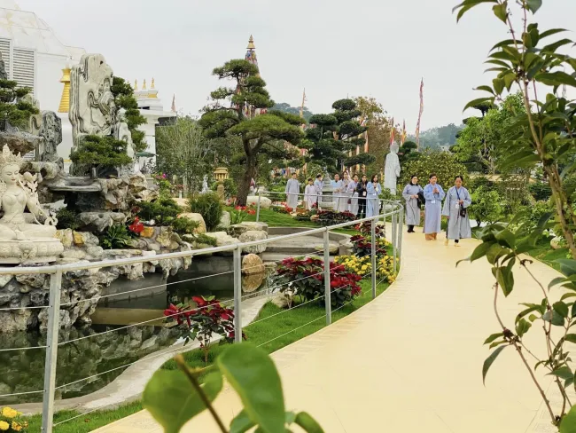 Viên mãn mọi tâm nguyện sở cầu khi vi nhiễu Đại Bảo Tháp
